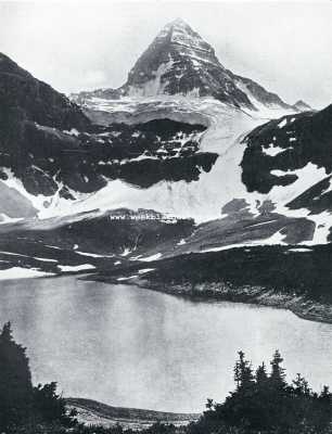 Canada, 1927, Onbekend, De Mount Assiniboine in Noord-Amerika, welks top sterke gelijkenis vertoont met den Zwitserschen Matterhorn