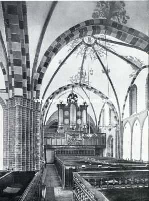 Groningen, 1927, Stedum, De kerk te Stedum. In de kerk te Stedum