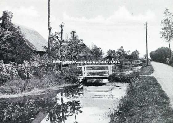 Zuid-Holland, 1927, Leimuiden, Leimuiden en Rijnsaterwoude. De aardige wegsloot aan den Noordkant van Leimuiden