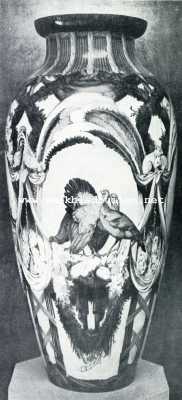 Frankrijk, 1927, Svres, De Manufacture Nationale de Svres. Vaas van nieuw hard porcelein  (pate dure). Naar het ontwerp van Guy Lo