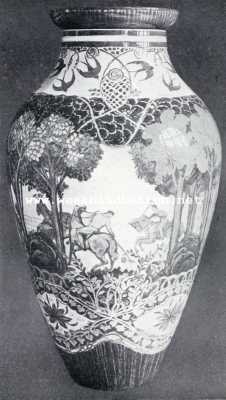 Frankrijk, 1927, Svres, De Manufacture Nationale de Svres. Vaas van nieuw hard porcelein. Naar het ontwerp van Menu