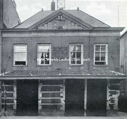 Zuid-Holland, 1927, Delft, Gemeentelijke Keuringsdienst in het Oude Delft. De Waag te Delft