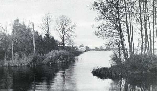 Zuid-Holland, 1927, Reeuwijk, De Reeuwijksche en Sluipwijksche Plassen. 's-Gravenbroek, met clubgebouw der Roei- en Zeilvereeniging 