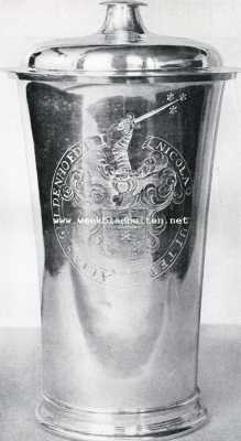 Drenthe, 1927, Coevorden, Coevorden. Zilveren Avondmaalsbeker, geschonken aan den hoedenmakerNicolaas Buiter, alias Guldenhoedt, wegens zijn diensten bij de verovering der stad in 1672