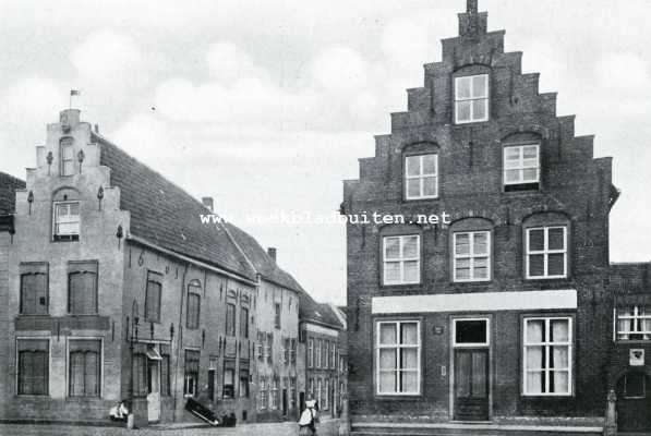 Noord-Brabant, 1927, Heusden, Heusden. Huizen aan Vischmarkt en Wilhelminaplein, hoek Nieuwstraat