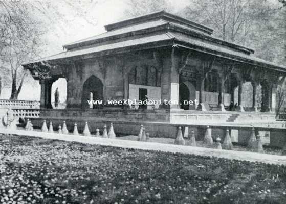 India, 1927, Onbekend, De oude tuinen der Groot-Mogols. Het paviljoen van Nur Jahan in den Shalamar Bagh in Kashmir