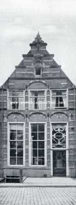 Overijssel, 1927, Zwolle, Oude huizen te Zwolle. Gevel aan de Luttekestraat te Zwolle