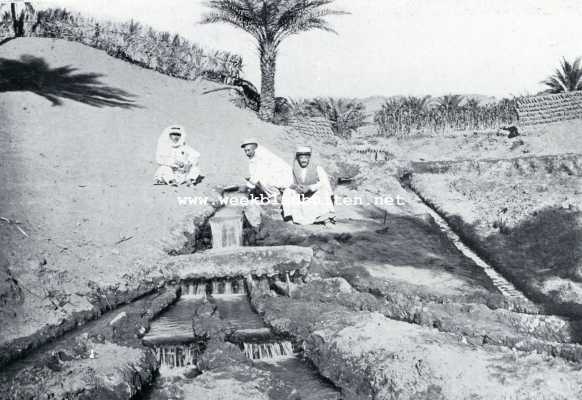 Algerije, 1927, Onbekend, Naar de M'Zab. Verdeeling van het water in een oase