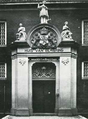 Zwolle, 1927, Zwolle, Het huis van bewaring, of het vroegere provinciale tucht- of spinhuis te Zwolle. Poort van het Huis van Bewaring te Zwolle