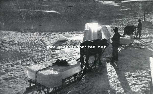 Onbekend, 1927, Onbekend, Een ijsbouwwerk. De ijsblokken worden naar de plaats van den bouw gesleept