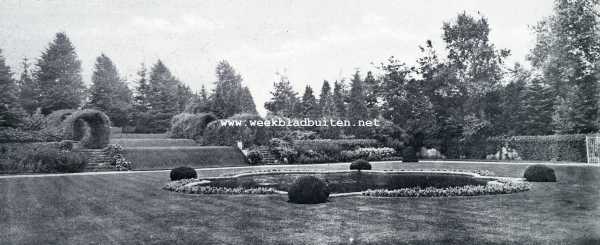 Utrecht, 1927, Zeist, De tuin in Holland. 't Valkenbosch te Zeist. Verdiepte gazontuin en groene cascade