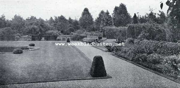 Utrecht, 1927, Zeist, De tuin in Holland.  't Valkenbosch. Bloemborders en tuintrap naar het bosch