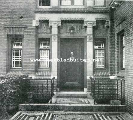 Noord-Holland, 1927, Bussum, De ontwikkelingsgeschiedenis van het Hollandsche landhuis. Ingang van het huis van Jan Veth te Bussum