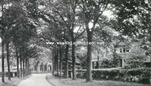 Friesland, 1927, Schiermonnikoog, Schiermonnikoog. De Dorpsstraat, de eenige verharde straat op het eiland