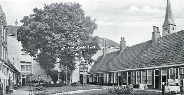 Groningen, 1927, Groningen, Gasthuizen te Groningen. Binnenplaats van het Heilige Geest- of Pelstergasthuis te Groningen