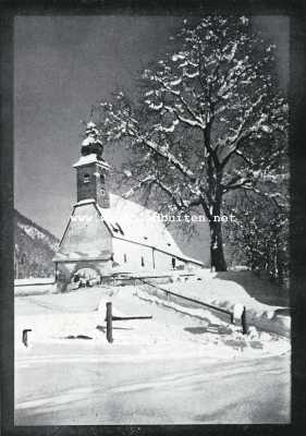 Het kerkje van het dorpje Nonn in de Beiersche Alpen