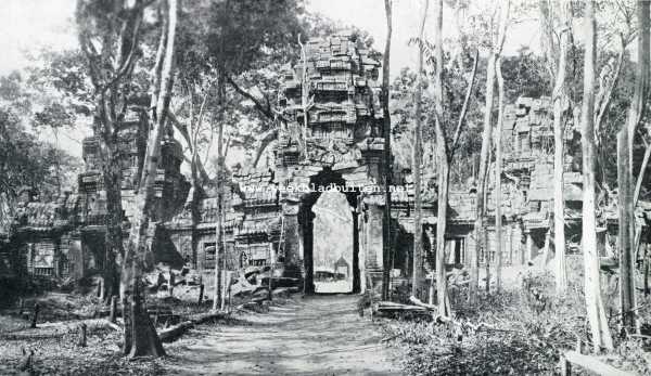 Cambodja, 1928, Siem Reap, EEN DER INGANGEN VAN ANGKOR THOM