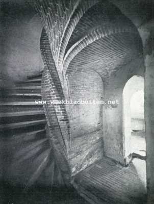 Zuid-Holland, 1928, Delft, Het Klooster van Sinte Agatha te Delft. De trap met sierlijk gemetselde leuning in het v.m. klooster van Sinte Agatha te Delft