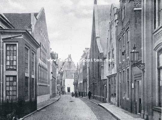 Zeeland, 1928, Middelburg, Oud-Middelburg. De Sint-Pieterstraat, de oude Noordelijke Arne-oever, nabij de Waalsche Kerk