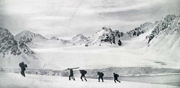 Onbekend, 1928, Onbekend, Expeditiereis naar de Ijsvelden van Groenland. Voort gaat de tocht de te voet