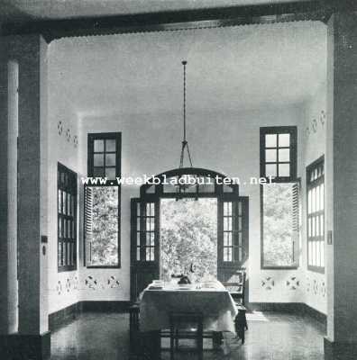 Indonesi, 1929, Onbekend, Een Indisch-Europeesche woning. De eetkamer