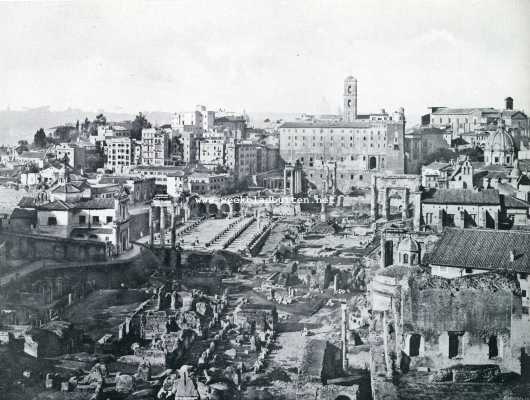 Rome. Op en om het Forum Romanum. Overzicht van het geheele Forum Romanum; op den achtergrond ziet met het Kapitool met den Klokketoren, rechts daarvan de oude kerk Santa Maria in Aracoeli; in het nevelige verschiet komt aan den overkant van den Tiber de Koepel van de Pieterskerk tevoorschijn