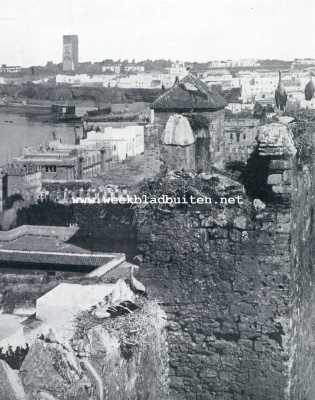 Marokko, 1929, Rabat, Rabat. Gezicht op Rabat. Met nesten van oievaars, die hier in grooten getale overwinteren