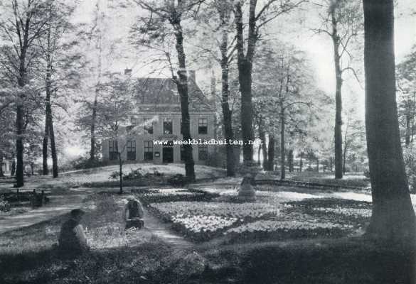 Zuid-Holland, 1929, Hillegom, Hillegom. Het Hof van Hillegom. Thans in gebruik als Raadhuis en gemeentesecretarie in het park tulpenbeplanting