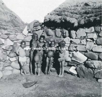 Onbekend, 1929, Onbekend, De Kafferstruis van oom Daan, Mahapi en zijn jeugdige familieleden