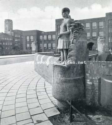 Noord-Holland, 1929, Amsterdam, Brug bij de Apollolaan te Amsterdam, met beeldhouwwerk van Hildo Krop, op den achtergrond het Lyceum