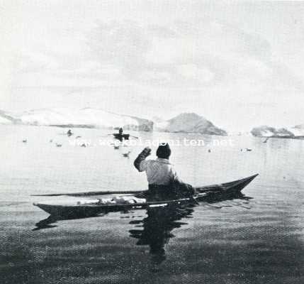 Onbekend, 1929, Onbekend, By de Smithsund-Eskimo's. Eskimojager in zijn kajak