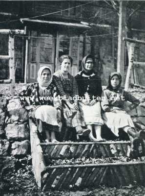 Roemeni, 1929, Onbekend, Roemeni. Roemeensche landmeisje werkzaam in de olievelden