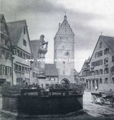 Duitsland, 1930, Dinkelsbhl, Dinkelsbhl. De Altrathausplatzmet Lwenbrunnen en stadspoort