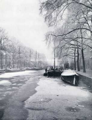 Noord-Holland, 1930, Amsterdam, In sneeuw en ijs. De Prinsengracht te Amsterdam, zooals we deze in Januari behooren te kunnen bewonderen