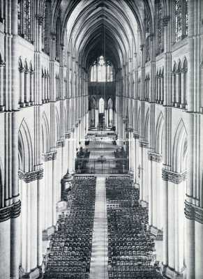 Frankrijk, 1930, Reims, Het inwendige van de Kathedraal te Reims