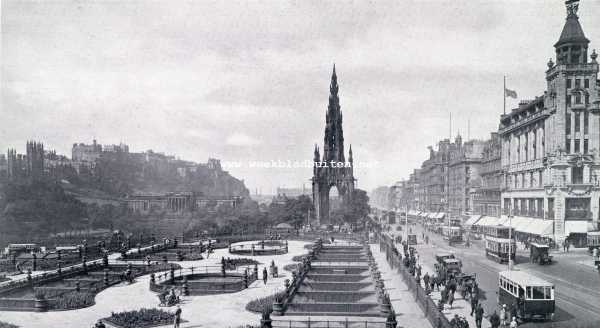 Schotland, 1930, Edinburgh, Edinburgh Castle. Princes Street te Edinburgh. Ter linkerzijde op de rots het kasteel
