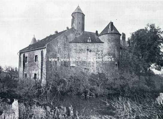 Gelderland, 1930, Waardenburg, Het Kasteel Waardenburg. Achterzijde van het kasteel met middeleeuwsch gedeelte. Door het raampje links van den ouden toren zou doctor Faust door den duivel naar de hel zijn ontvoerd