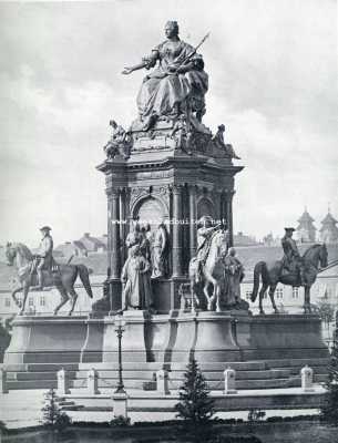 Oostenrijk, 1930, Wenen, Het Maria Theresia Monument te Weenen. Op het voetstuk rechts, tusschen de twee paarden, waarop veldheeren van de Keizerin zijn gezeten, is juist het standbeeld van Gerhard van Swieten zichtbaar