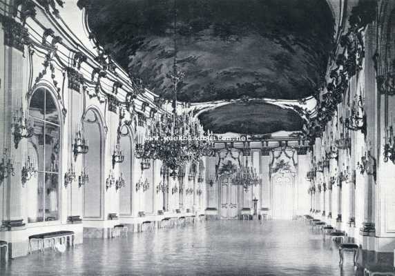 Oostenrijk, 1930, Wenen, Schoenbrunn en Maria Theresia. De Groote Feestzaal van Schnbrunn, waar Maria Theresia's troon zal worden opgesteld