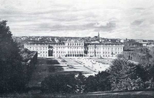 Oostenrijk, 1930, Wenen, Schoenbrunn en Maria Theresia. Het Slot Schnbrunn. Voorgevel