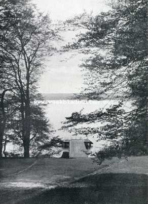 Denemarken, 1930, Onbekend, De Koningsburcht met uitzicht op het Esrom-meer en het Grib-bosch