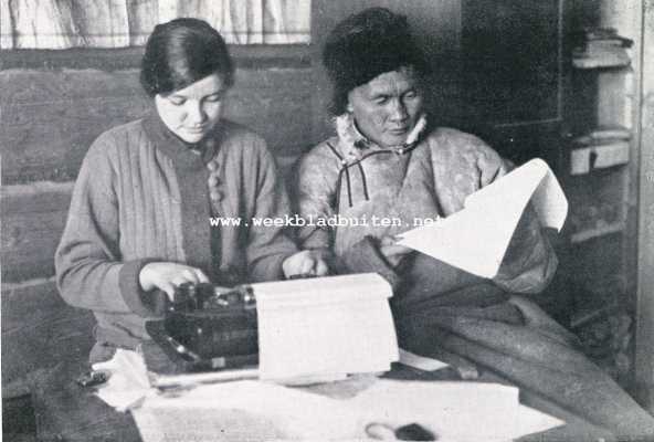 Rusland, 1930, Onbekend, Tannu-Tuwa. De voorzitter van den ministerraad en zijn typiste