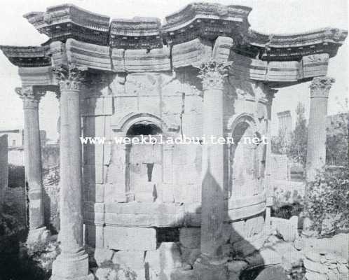 De rondgebouwde tempel van Venus te Baalbek