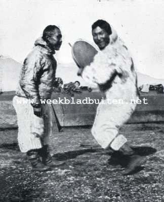 Groenland, 1930, Onbekend, Over het leven der Eskimo's in het Oosten van Groenland. Dansende Eskimo's