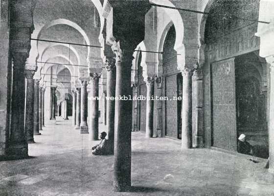 Tunesi, 1930, Kairouan, Voorportaal der Groote Moskee te Kairouan