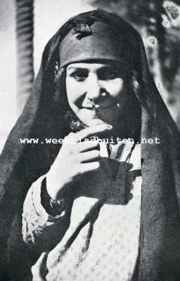 Irak, 1930, Onbekend, Bagdad - Het sprookje dat geen sprookje meer is  Arabische vrouw met vingerring in den neus