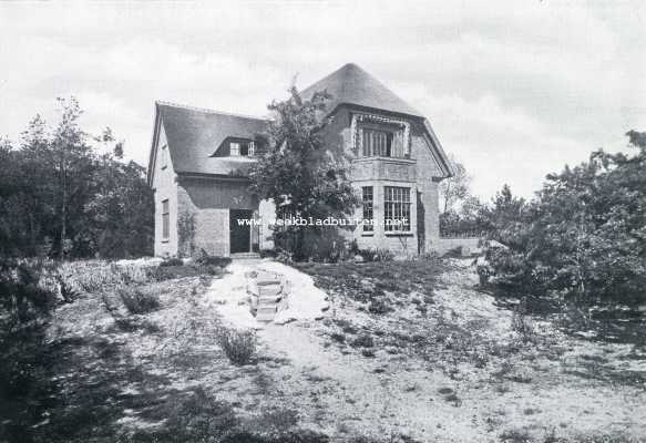 , 1930, Aerdenhout, Bouwen op beboscht duin-terrein. De Zuidgevel van een landhuis te Aerdenhout