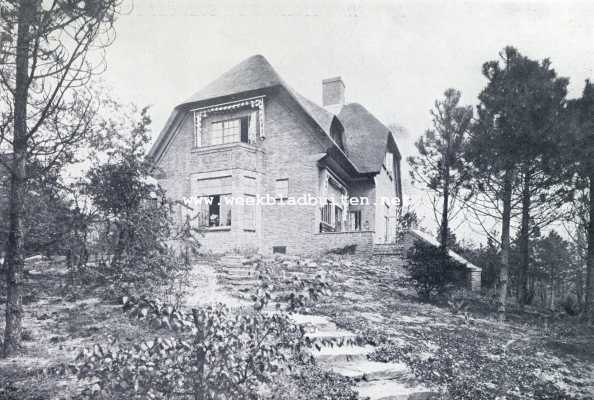 , 1930, Aerdenhout, Bouwen op beboscht duin-terrein. De Noordgevel van een landhuis te Aerdenhout