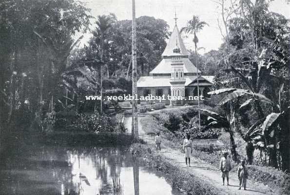 Indonesi, 1930, Onbekend, Het Mohammedanisme in Indonesi. Moskee met minaret op Sumatra's Westkust