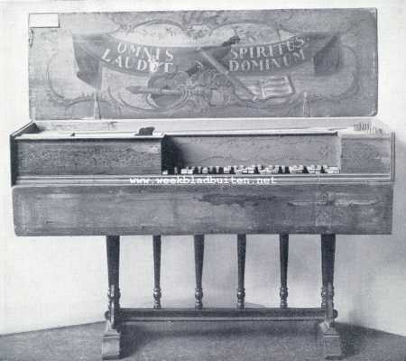 Onbekend, 1930, Onbekend, De nieuwe Muziekinstrumenten-zaal in het Rijksmuseum. Spinet uit 1643. Beschildering midden 18de eeuw